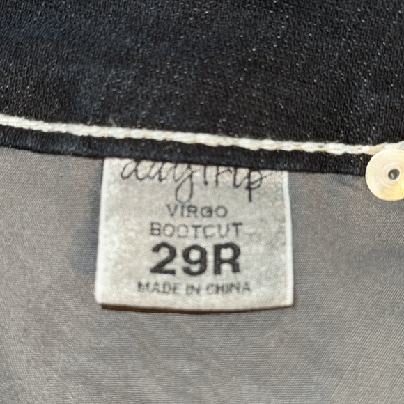 Daytrip Jeans - Picture 4 of 8